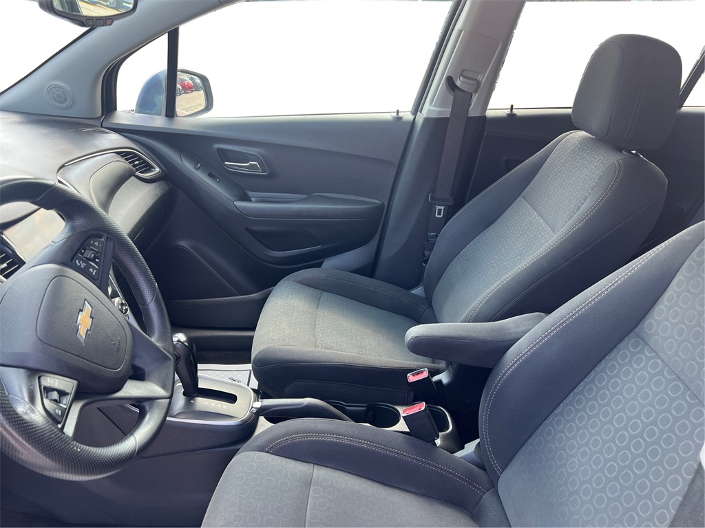 2020 Chevrolet Trax LS photo 9
