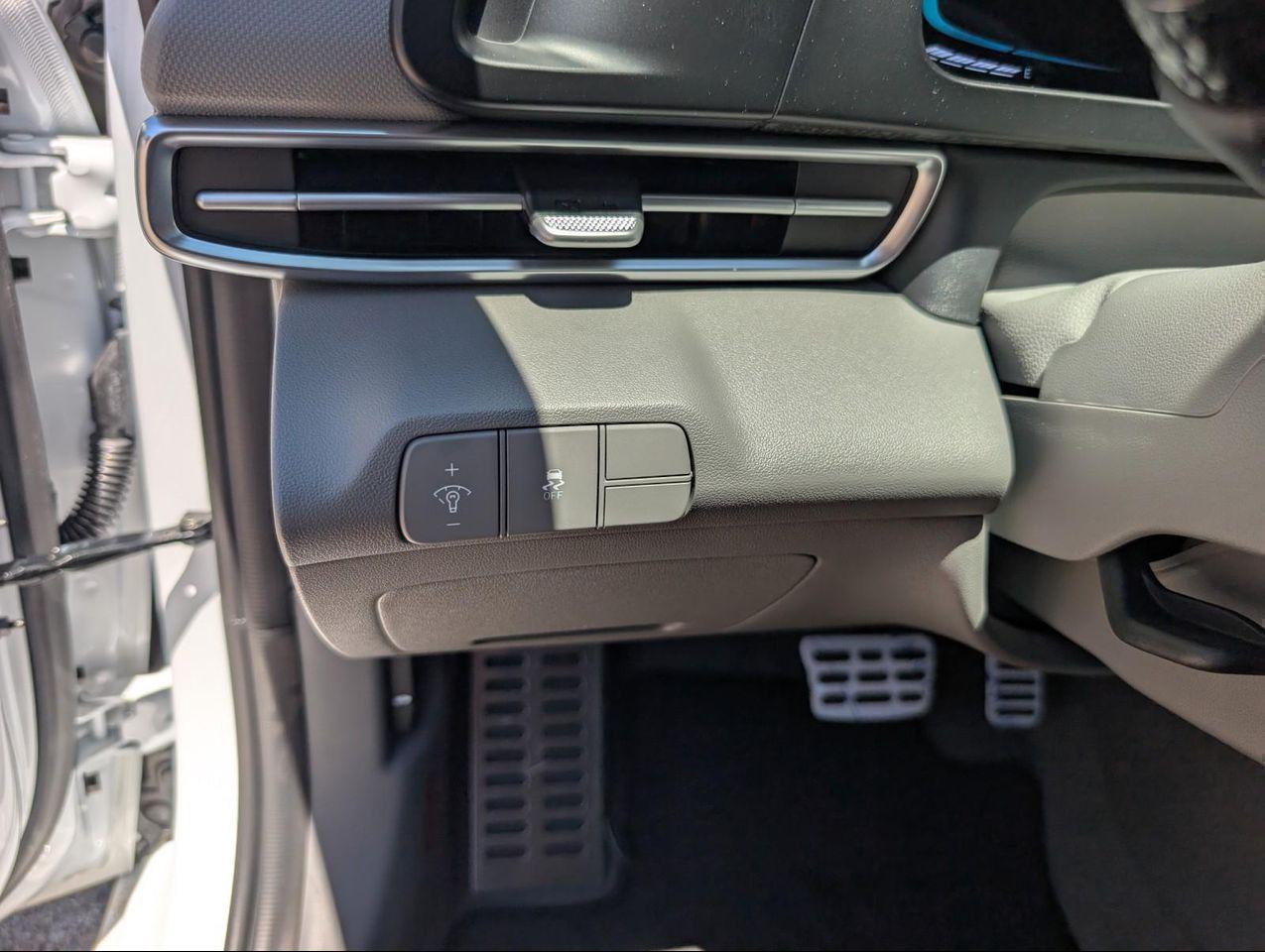 2025 Hyundai Elantra SEL Sport photo 18