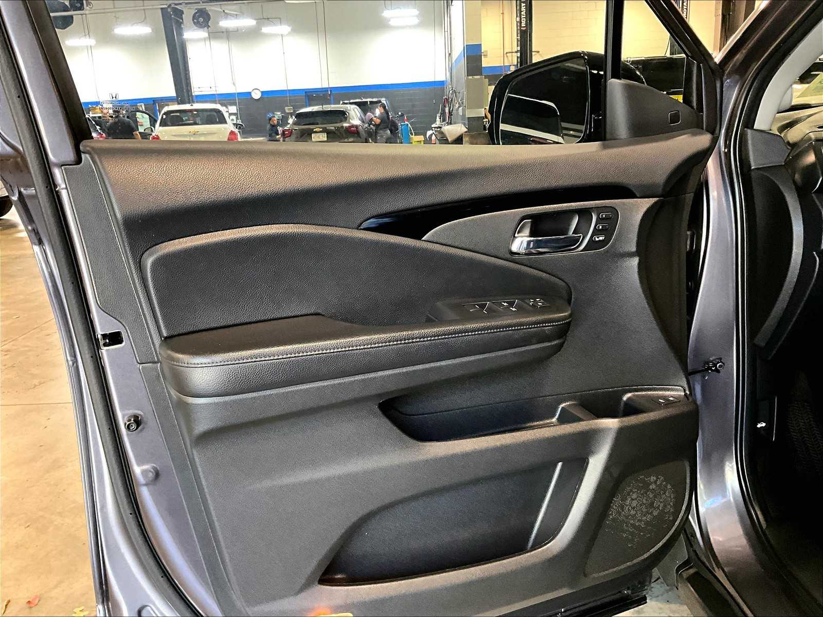 2020 Honda Pilot Touring photo 9