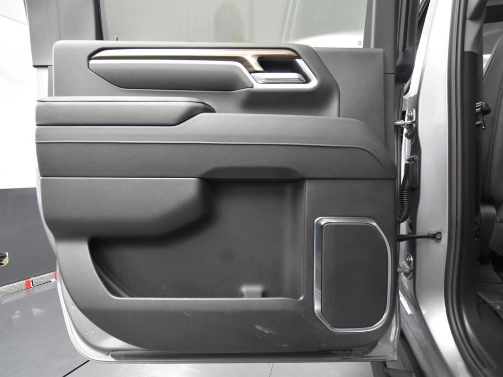 2025 Chevrolet Silverado 2500HD LT photo 29