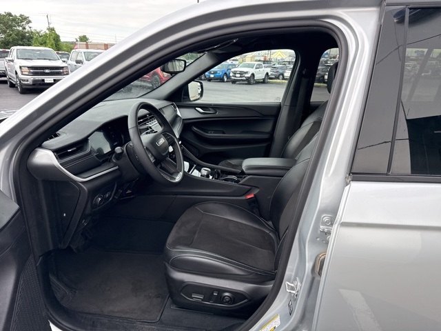 2023 Jeep Grand Cherokee Altitude photo 9