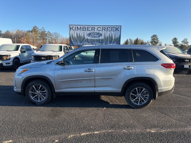 Used 2019 Toyota Highlander XLE with VIN 5TDJGRFH6KS064237 for sale in Pine River, Minnesota