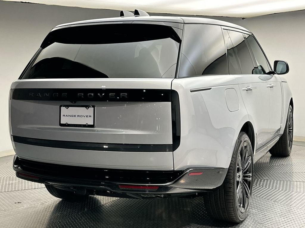 2025 Land Rover Range Rover SE photo 2