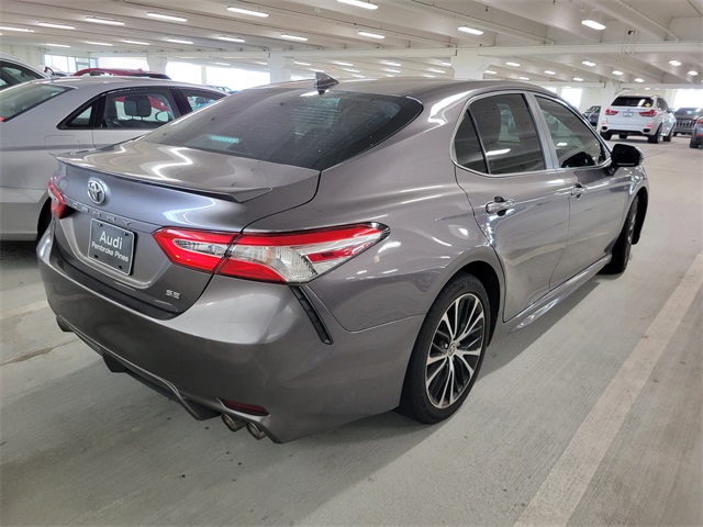 2020 Toyota Camry SE photo 4