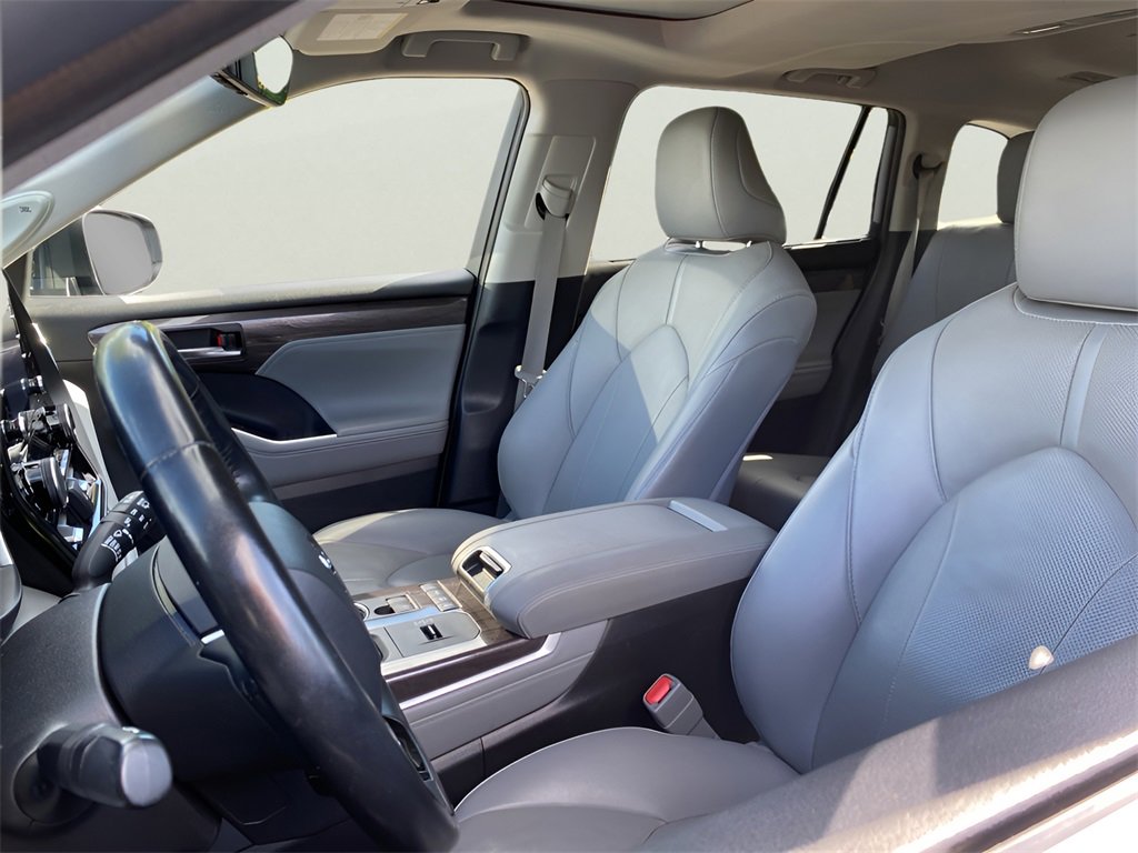 2021 Toyota Highlander Hybrid Limited photo 14