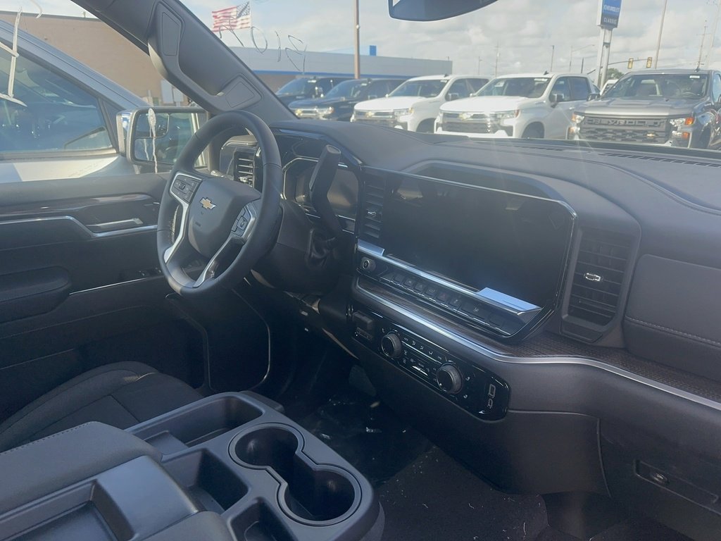 2026 Chevrolet Silverado 1500 LT photo 4