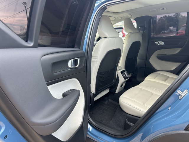 2024 Volvo XC40 Plus photo 24