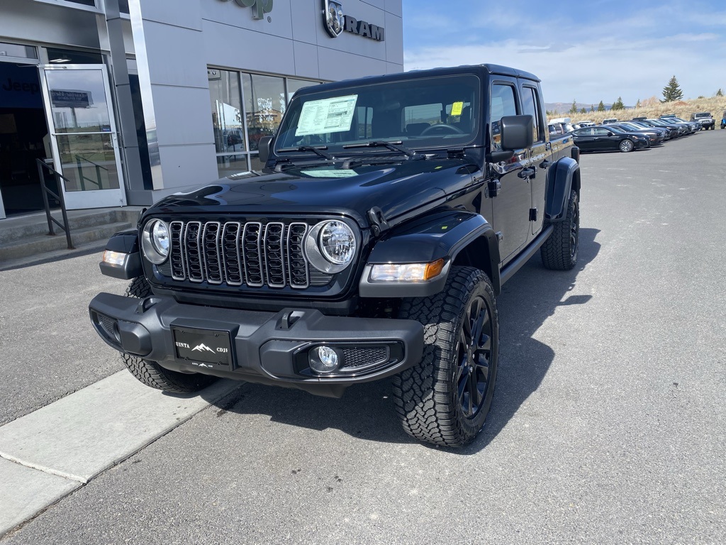 2025 Jeep Gladiator Nighthawk's photo