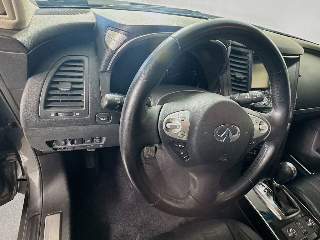 2016 Infiniti QX70 photo 11