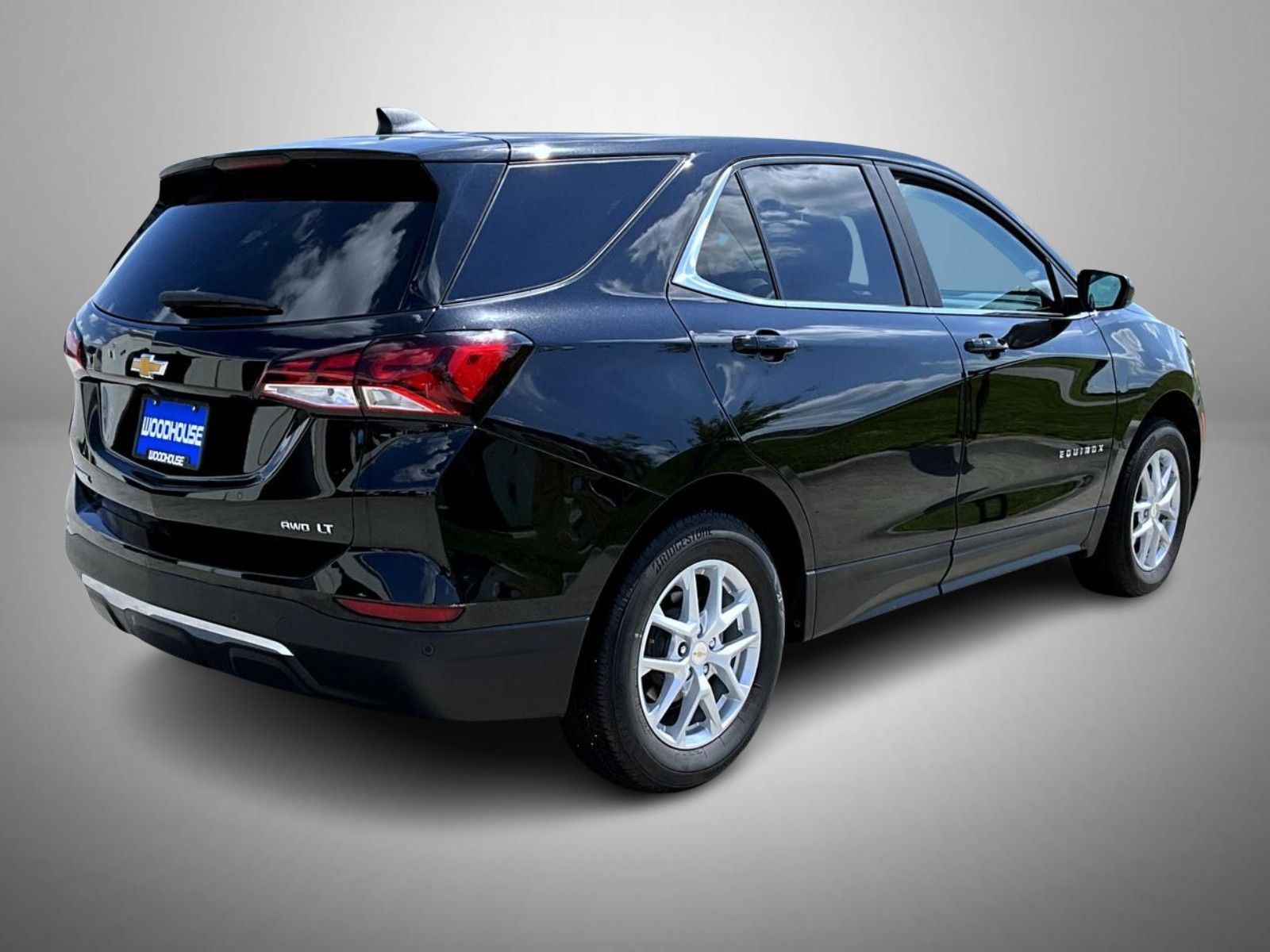 2024 Chevrolet Equinox LT photo 3