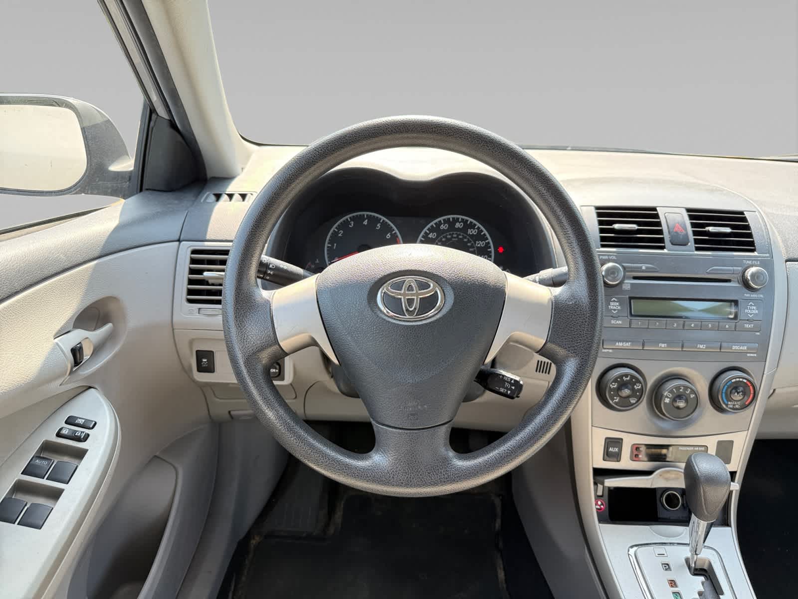 2011 Toyota Corolla LE photo 12