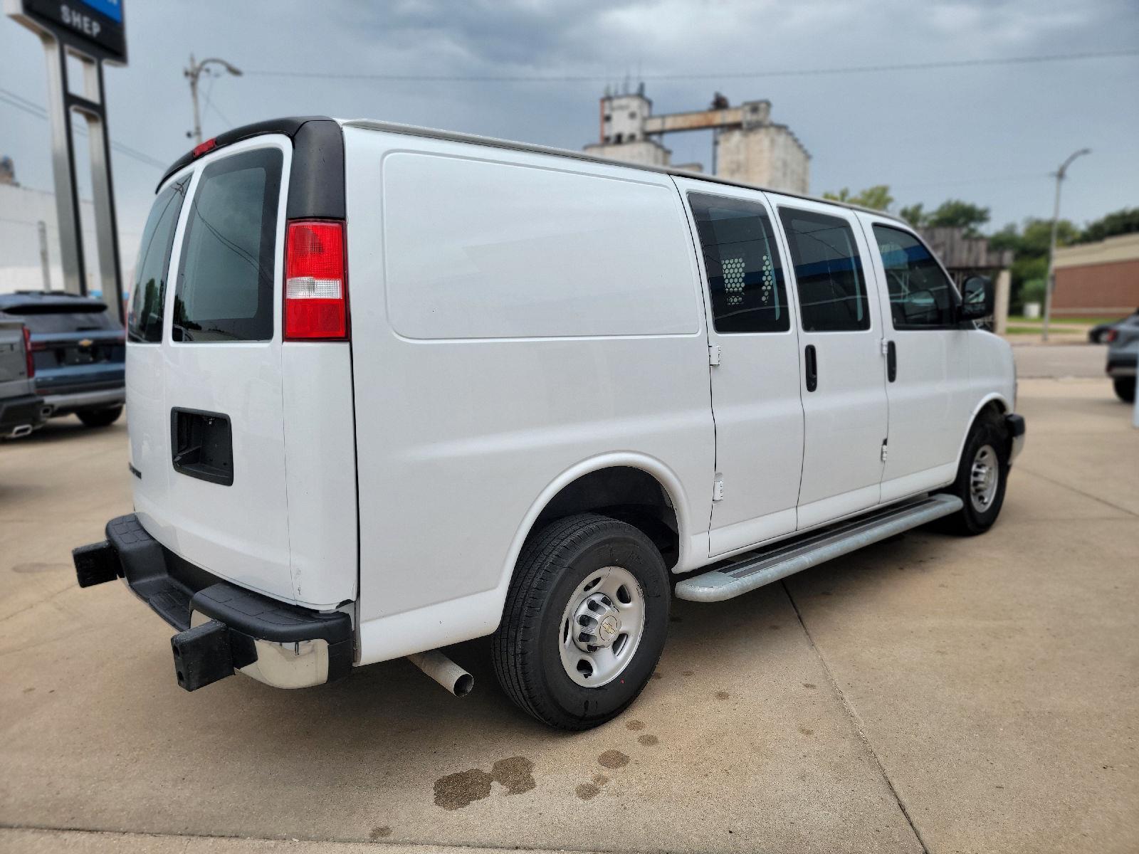 2023 Chevrolet Express Cargo Van photo 3