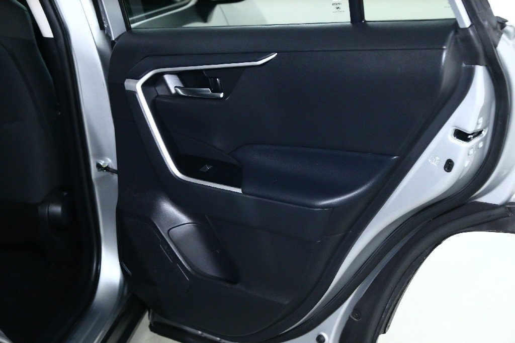 2021 Toyota RAV4 XLE photo 30