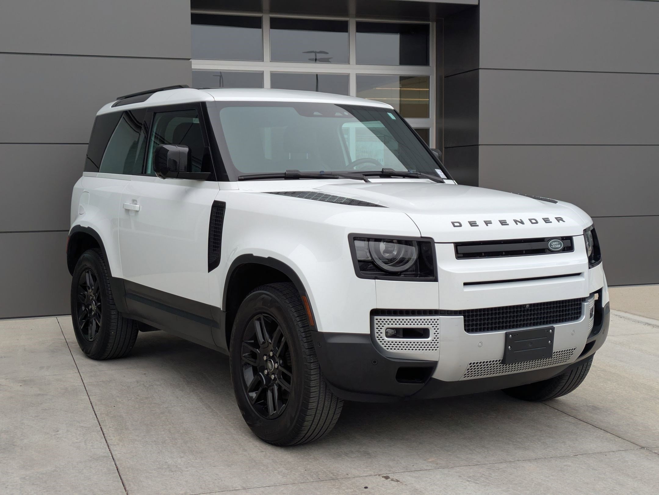 2024 Land Rover Defender S photo 2