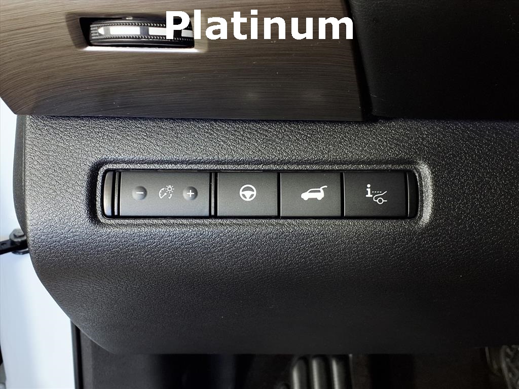 2023 Nissan Pathfinder Platinum photo 19