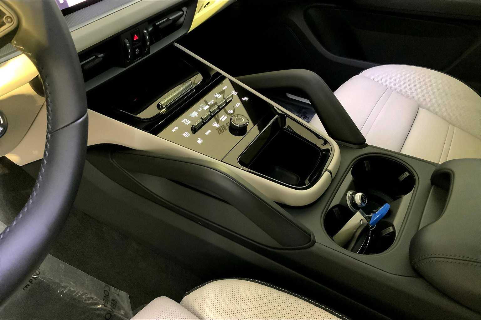 2024 Porsche Cayenne S Coupe photo 16