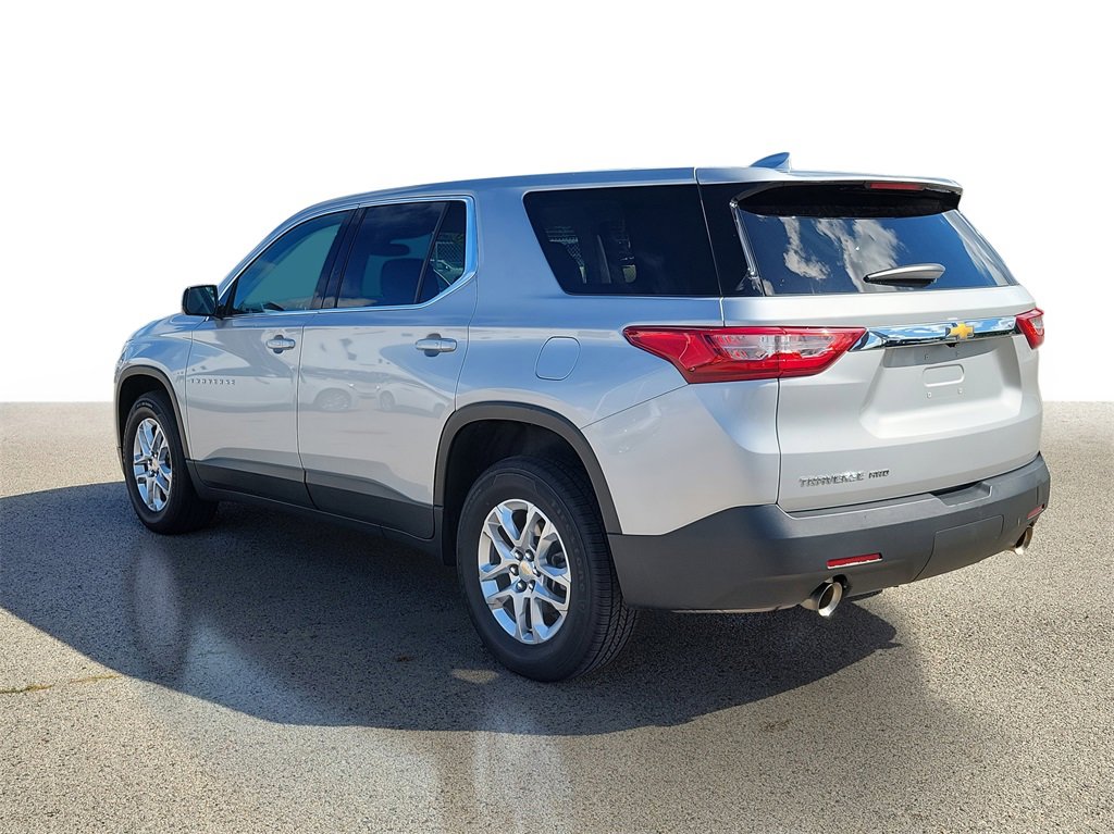 2020 Chevrolet Traverse LS photo 2