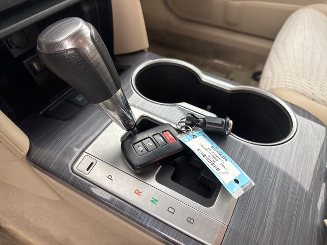 2014 Toyota Camry Hybrid LE photo 27