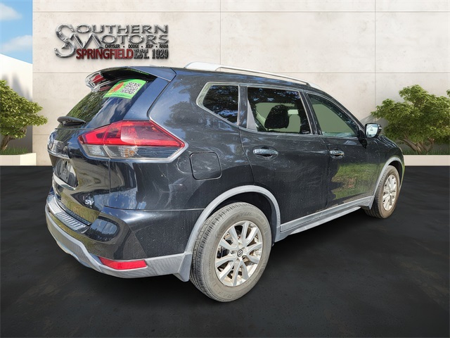 2018 Nissan Rogue SV photo 6