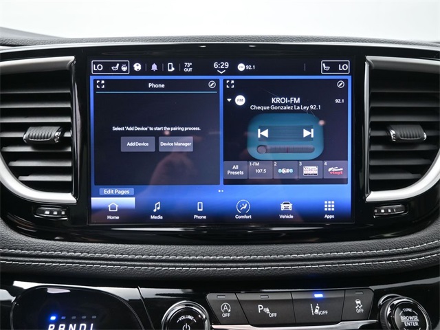 2023 Chrysler Pacifica Touring L photo 3