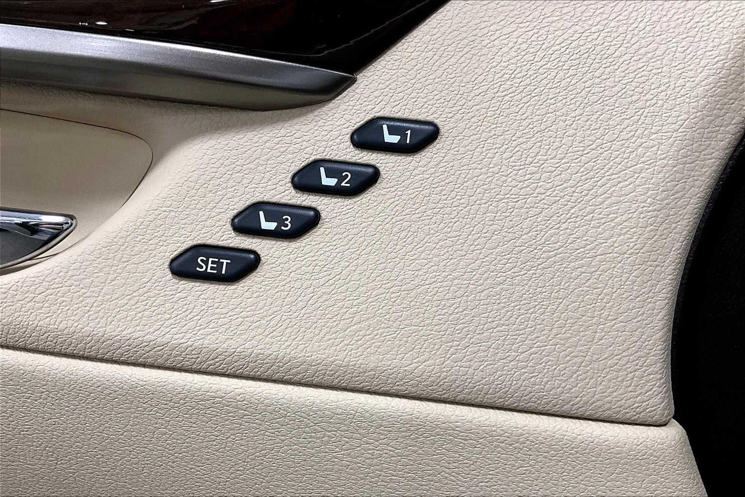 2017 Lexus ES 350 photo 31