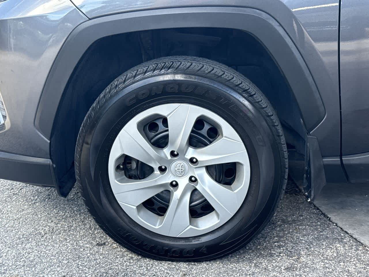 2022 Toyota RAV4 LE photo 9