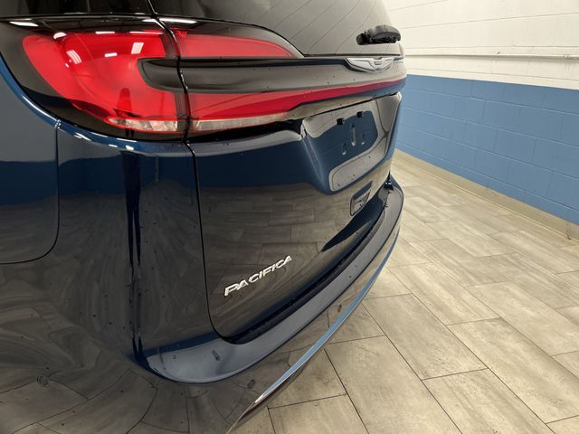 2025 Chrysler Pacifica photo 33