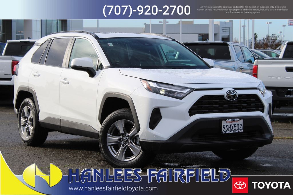 2025 Toyota RAV4 XLE's photo