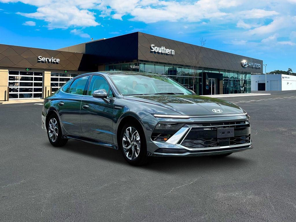 2025 Hyundai Sonata SEL photo 2