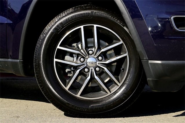 2017 Jeep Grand Cherokee Limited photo 2