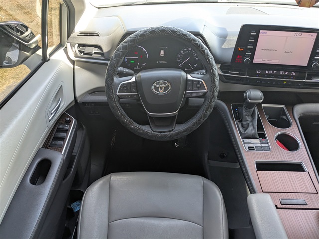 2022 Toyota Sienna XLE photo 14