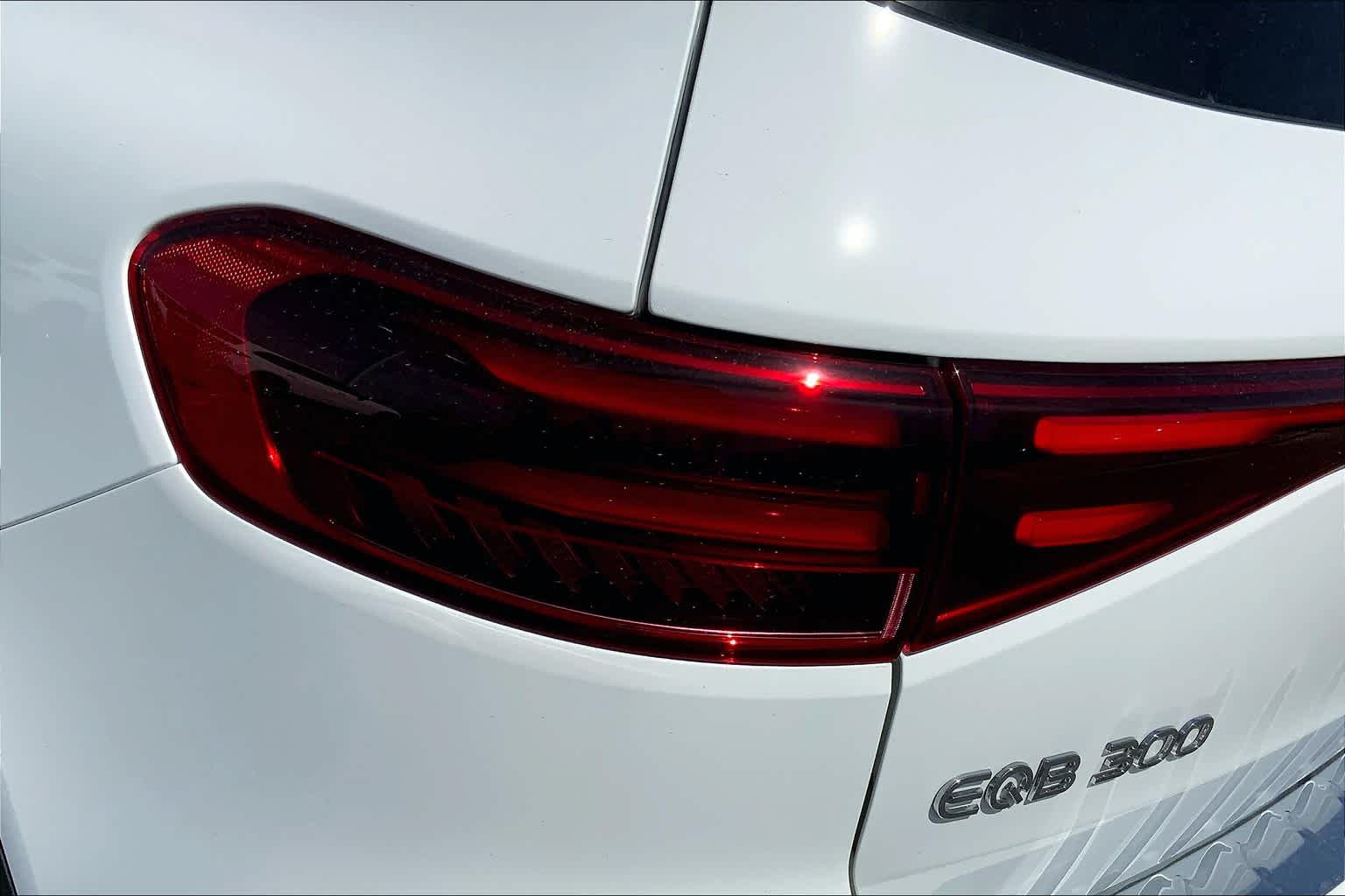 2025 Mercedes Benz EQB 300 4MATIC photo 6