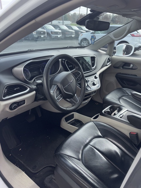 2022 Chrysler Pacifica Touring L photo 4