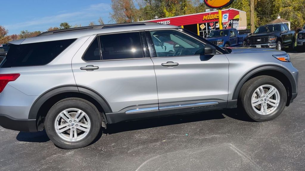 2023 Ford Explorer XLT photo 4