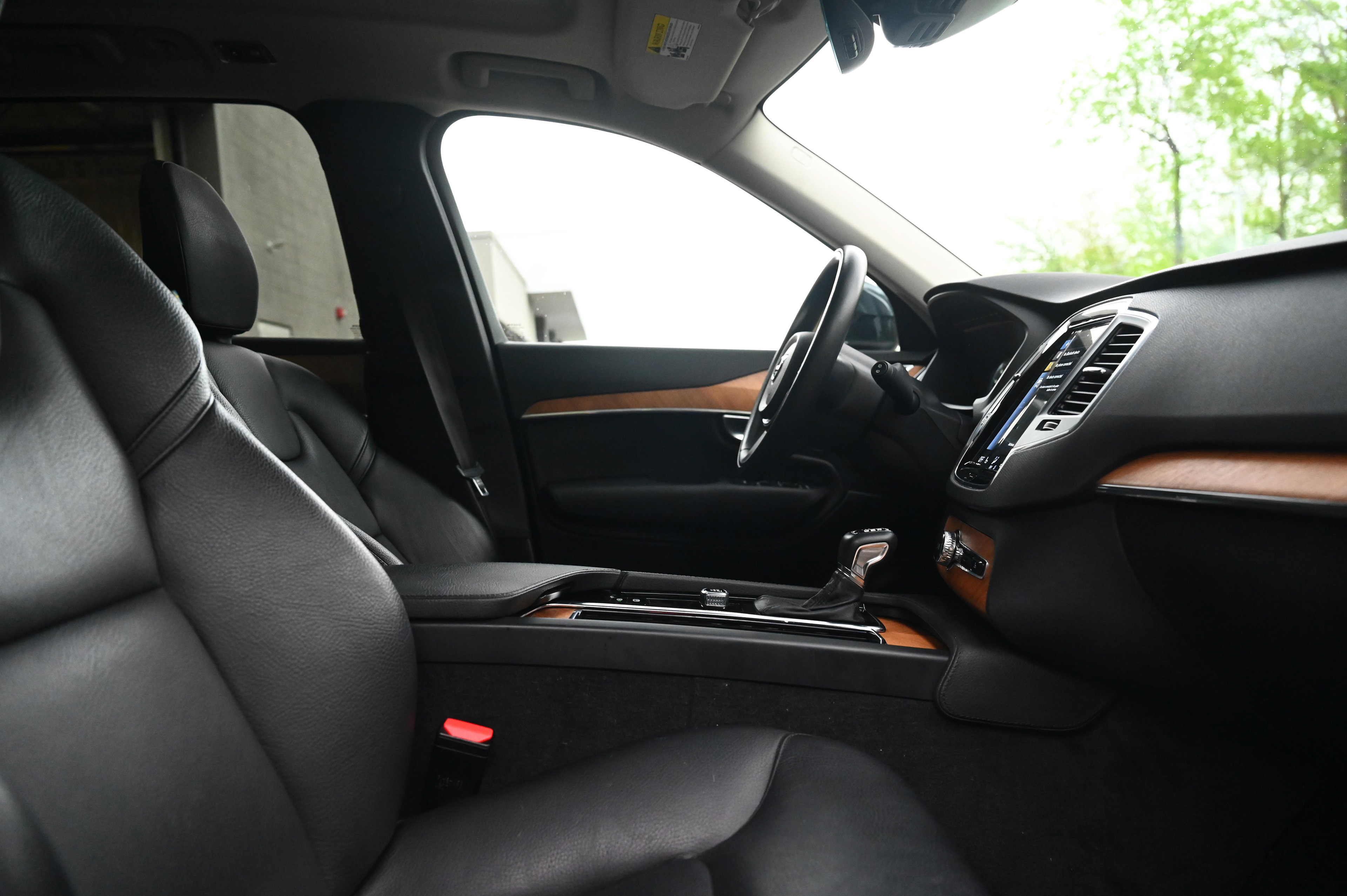 2022 Volvo XC90 T6 Momentum photo 16