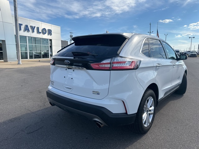 2019 Ford Edge SEL photo 16