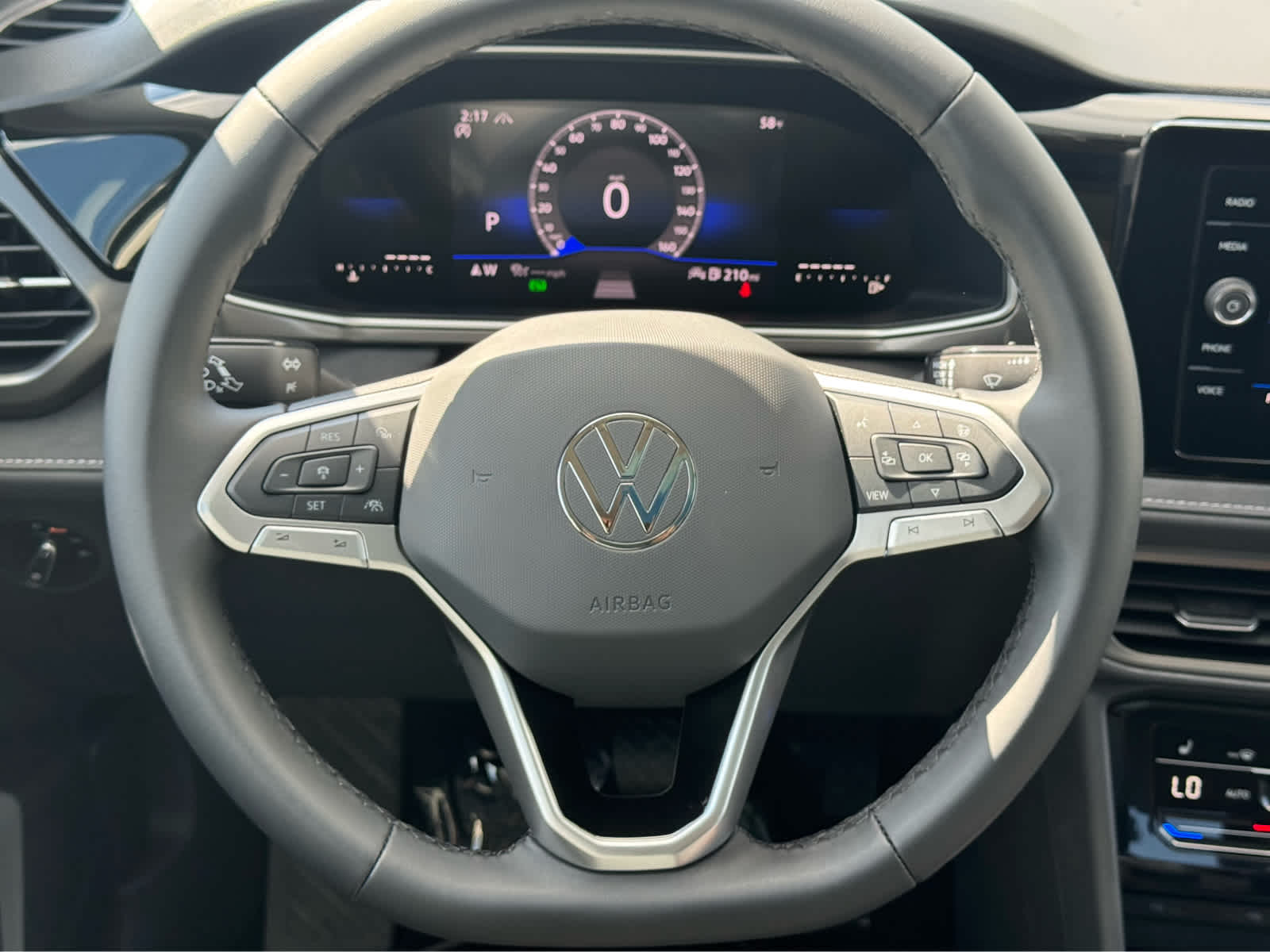 2025 Volkswagen Taos SE photo 11
