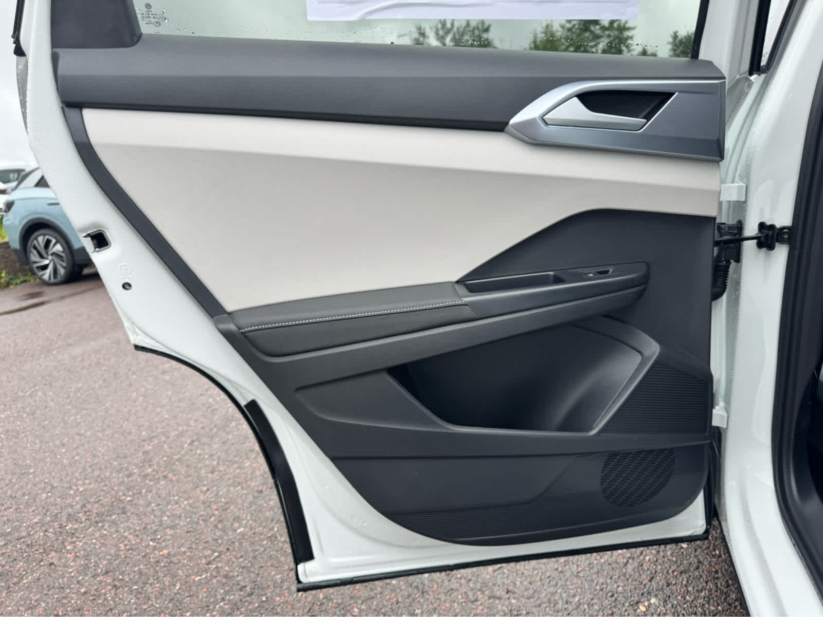 2025 Volkswagen Taos SE photo 29