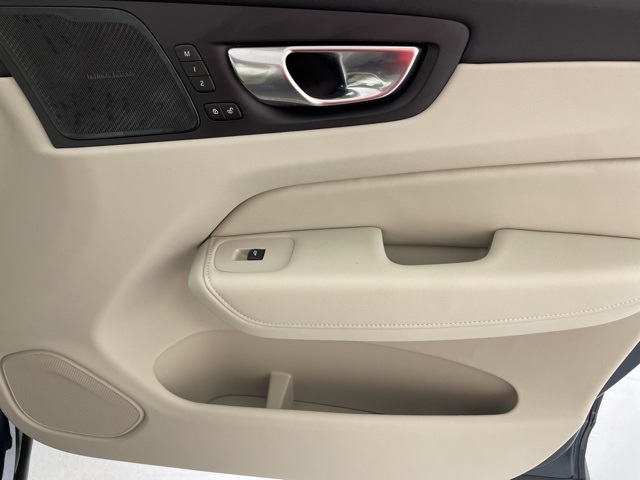 2026 Volvo XC60 Hybrid T8 photo 43
