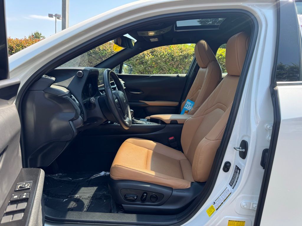 2023 Lexus UX 250h Premium photo 18