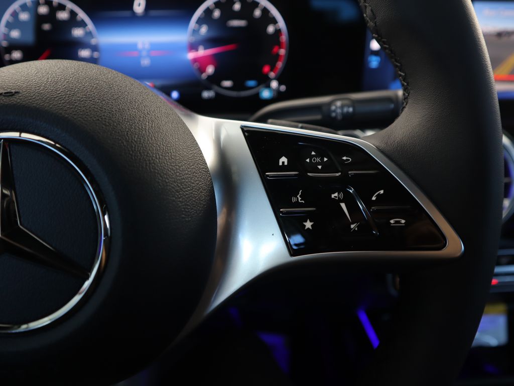 2026 Mercedes Benz GLB 250 photo 13