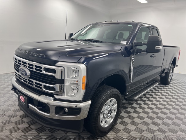 2023 Ford F-250 photo 2