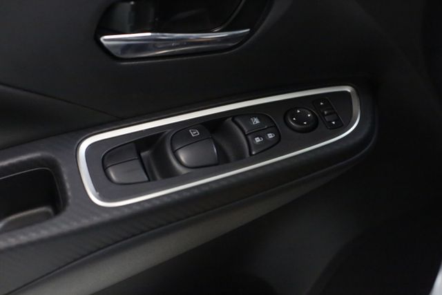 2025 Nissan Versa SR photo 11