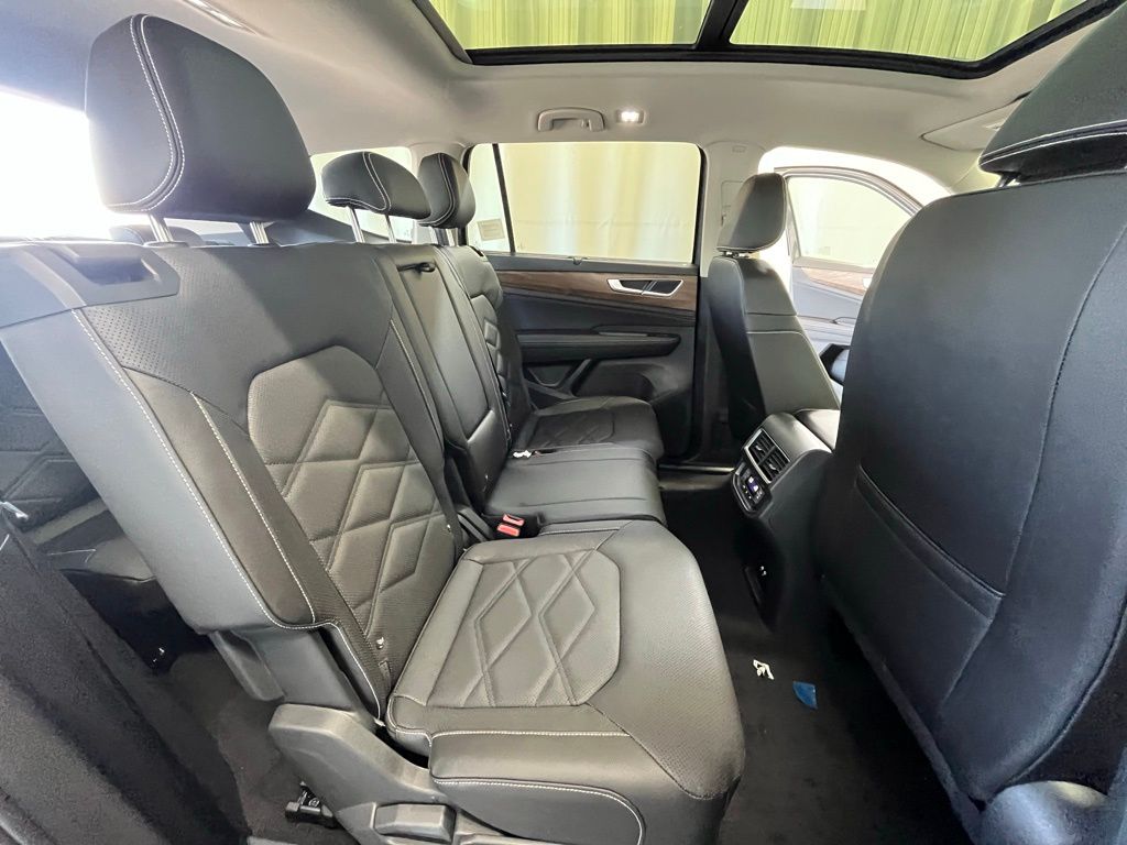 2025 Volkswagen Atlas SE Technology photo 24