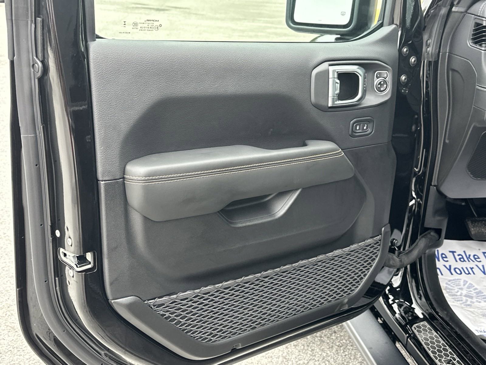2025 Jeep Wrangler Sahara photo 11