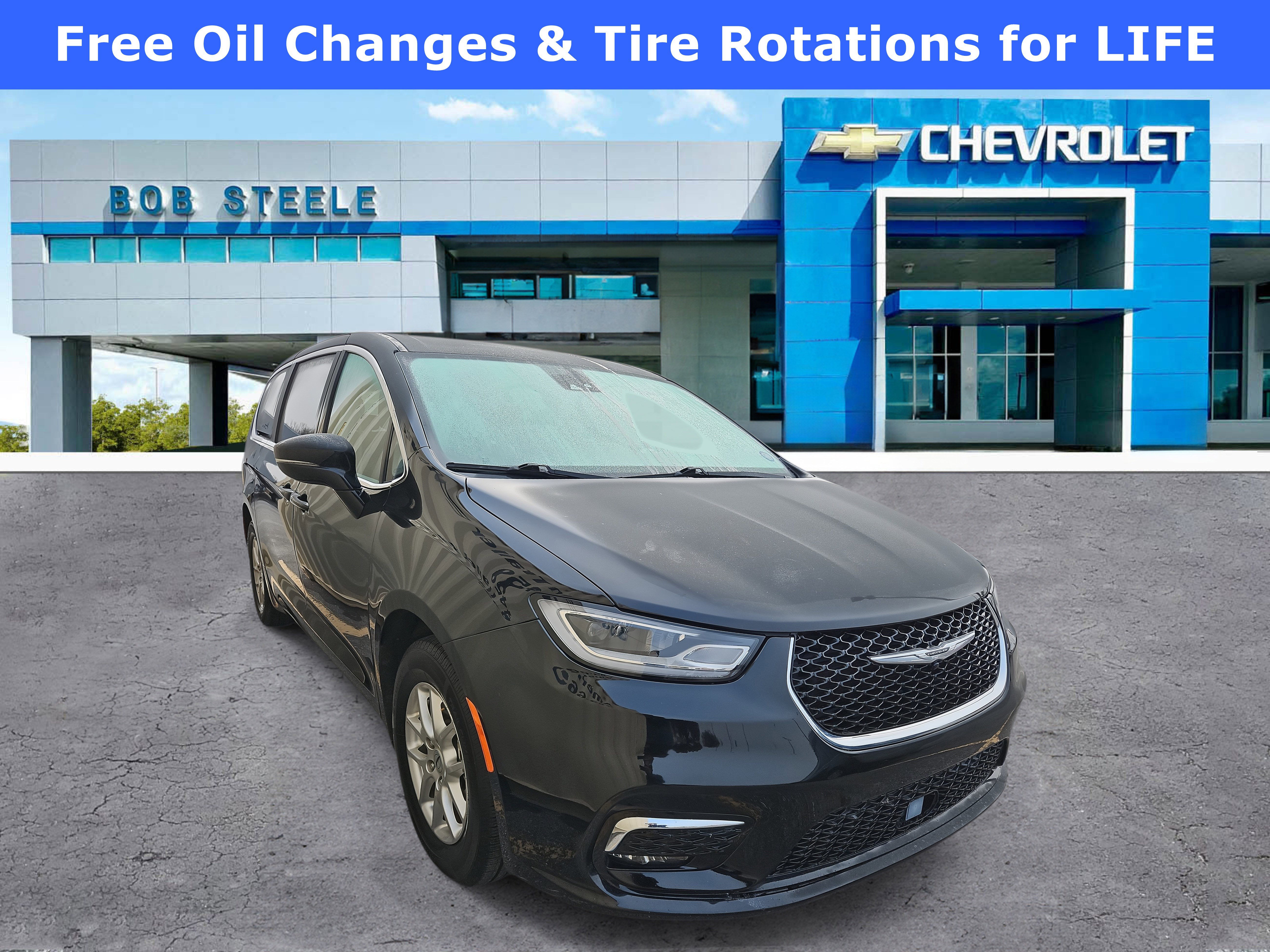 2024 Chrysler Pacifica Touring L's photo