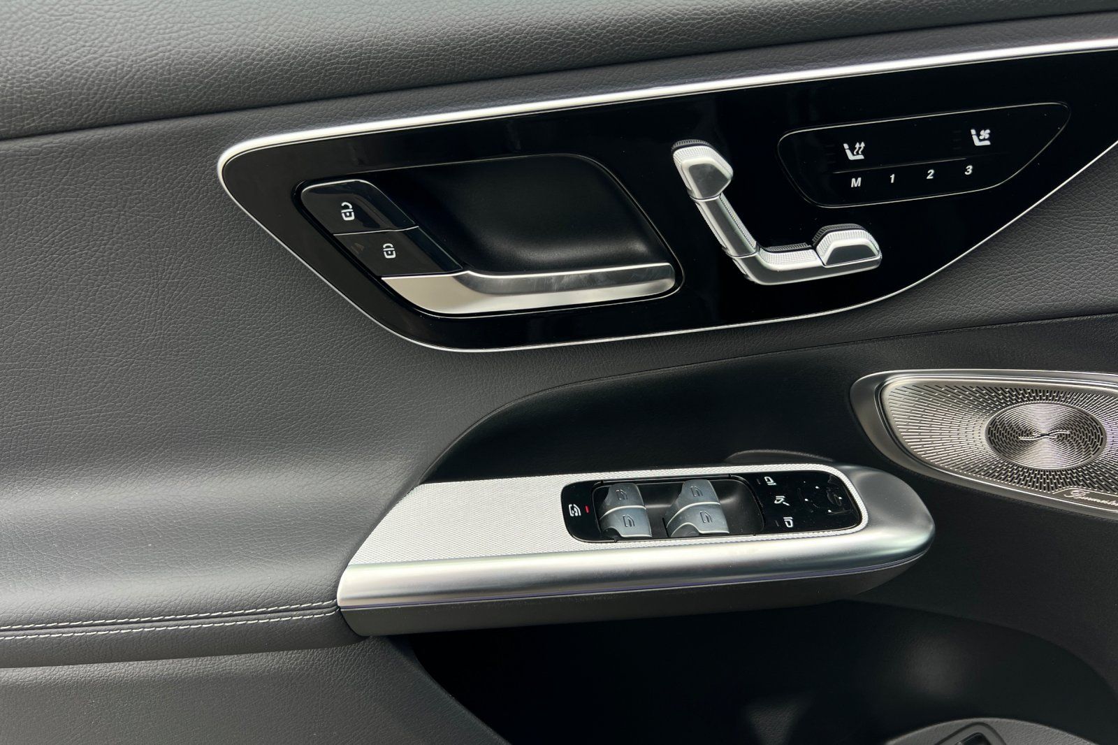 2025 Mercedes Benz GLC 300 photo 19