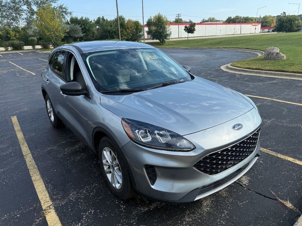 Used 2022 Ford Escape SE with VIN 1FMCU0BZ2NUB16910 for sale in Kansas City