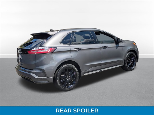 2022 Ford Edge ST photo 2