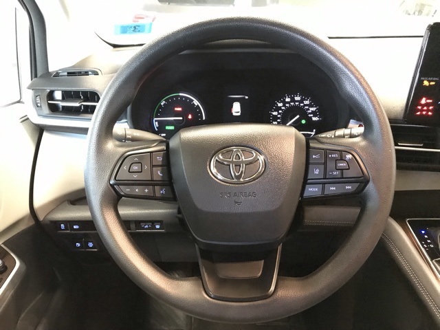 2024 Toyota Sienna LE photo 19
